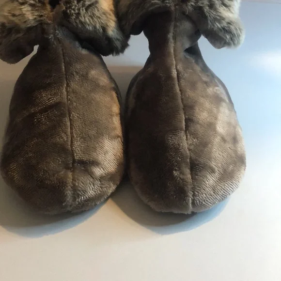 Woman’s fur slippers - Picture 3 of 8